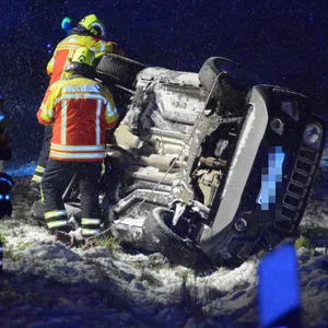 Eine Frau krachte in Gülzow mit ihrem Wagen auf die Seite.