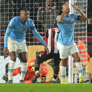 Christian Nörgaard jubelt nach seinem Tor gegen Manchester City