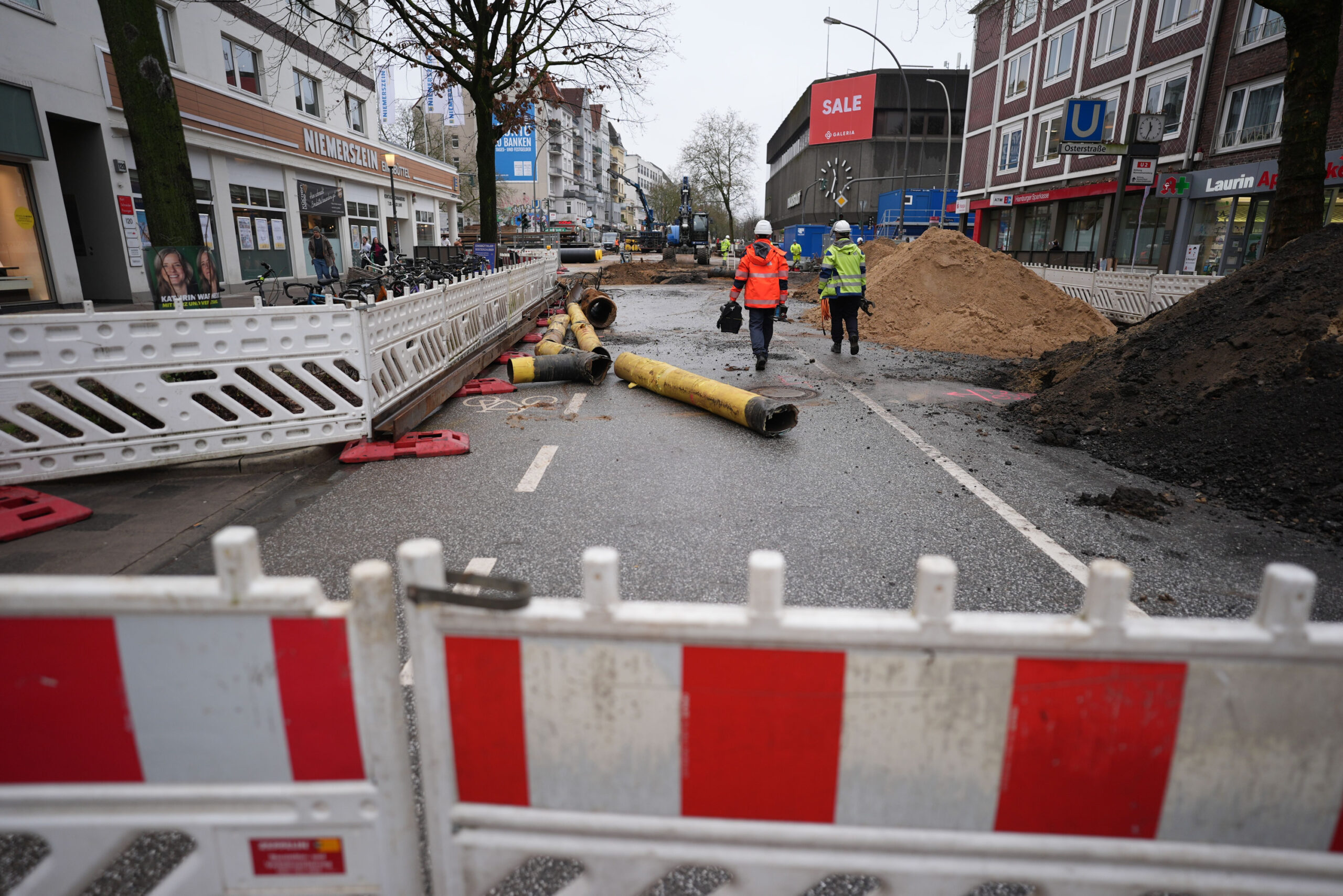 Blick auf die Baustelle an der Kreuzung Osterstraße und Heußweg im Stadtteil Eimsbüttel.