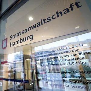 Der Haupteingang zur Staatsanwaltschaft Hamburg im Michaelis-Quartier.