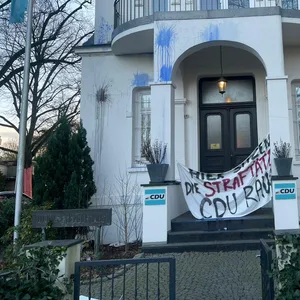 Farbanschlag auf CDU-Zentrale am Leinpfad