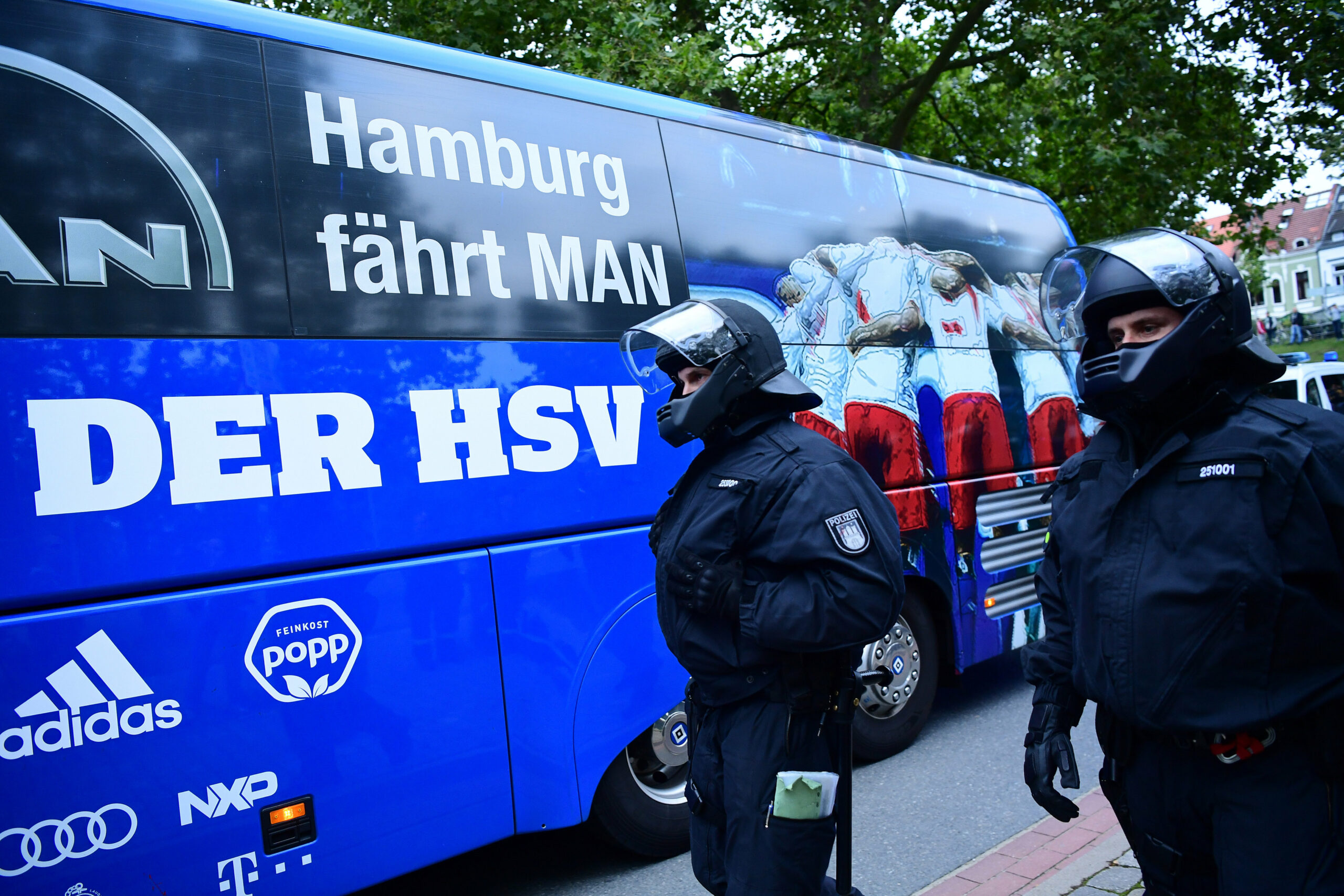 Polizeieinsatz bei einem HSV-Spiel im Bremer Weserstadion