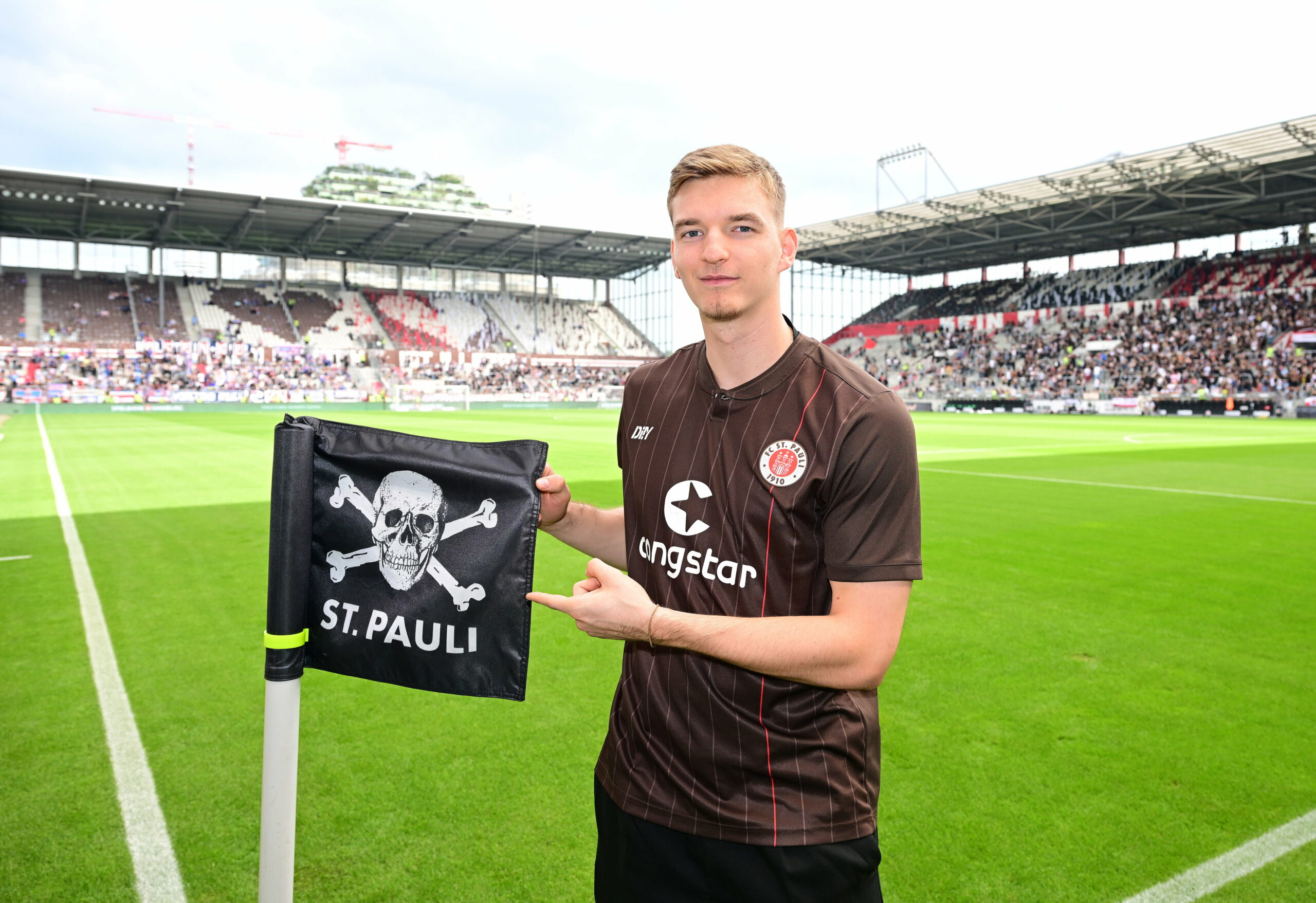 Justus Hollatz im St. Pauli-Trikot