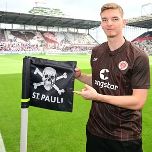 Justus Hollatz im St. Pauli-Trikot