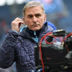 HSV-Boss Stefan Kuntz vor einer TV-Kamera