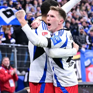 Emir Sahiti jubelt mit Davie Selke
