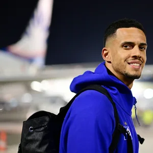 Robert Glatzel und seine HSV-Kollegen landeten am Freitagabend auf dem Flughafen Antalya. Danach ging es sofort ins Hotel.