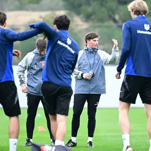 Premiere in Belek: Am Samstag bat HSV-Trainer Merlin Polzin seine Profis erstmals in diesem Jahr auf den Trainingsplatz.