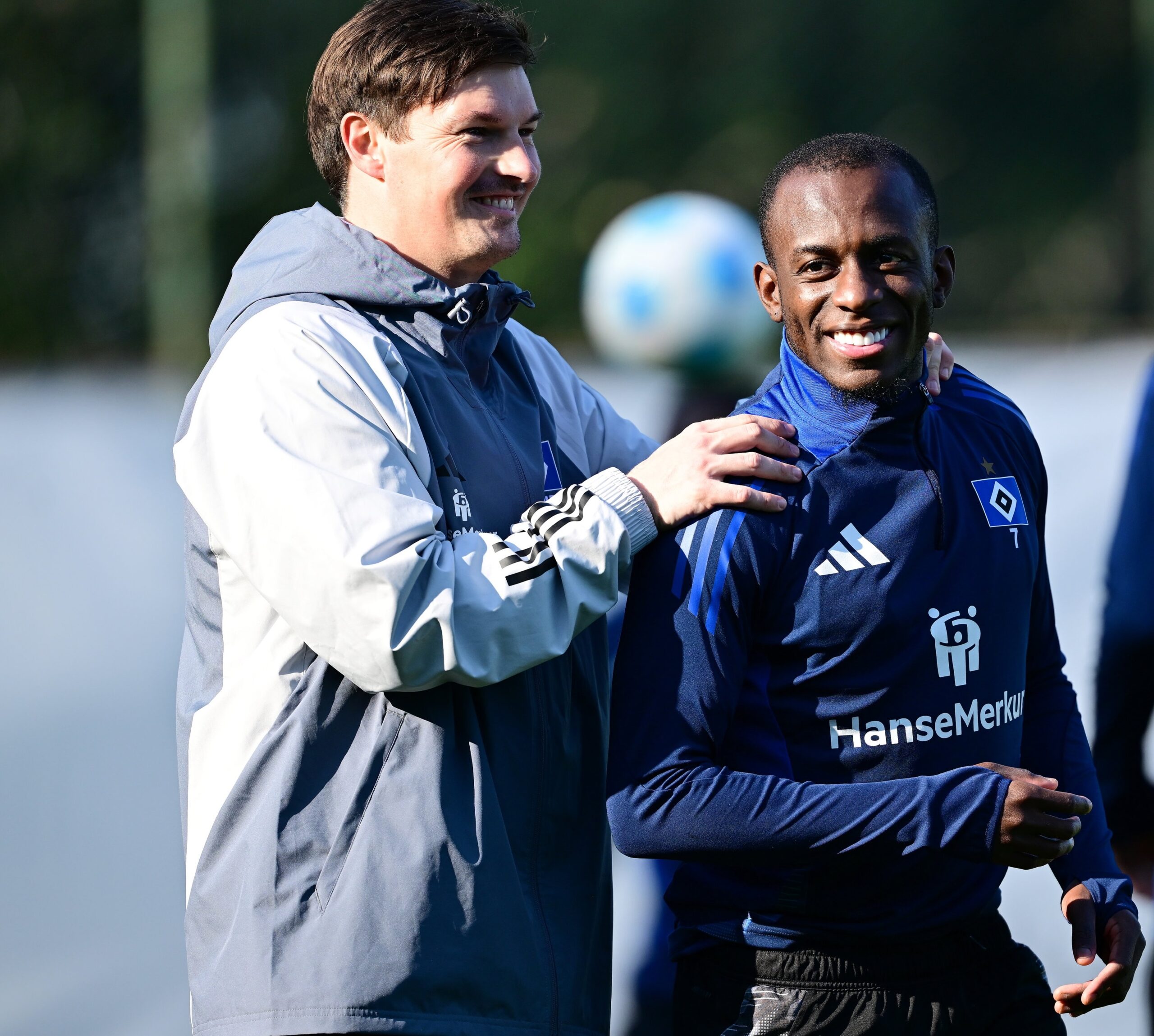 HSV-Trainer Merlin Polzin neben Jean-Luc Dompé