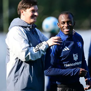 HSV-Trainer Merlin Polzin neben Jean-Luc Dompé