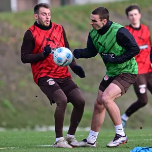Lars Ritzka, James Sands und Manos Saliakas beim Training