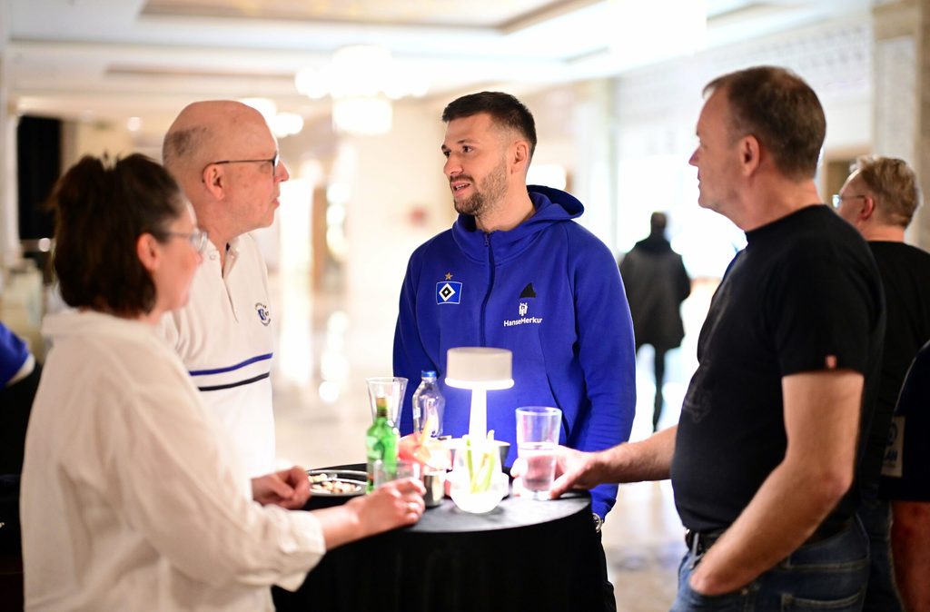 HSV-Keeper Daniel Heuer Fernandes am Mittwoch beim Fan-Abend im Teamhotel „Kempinski The Dome“ in Belek.