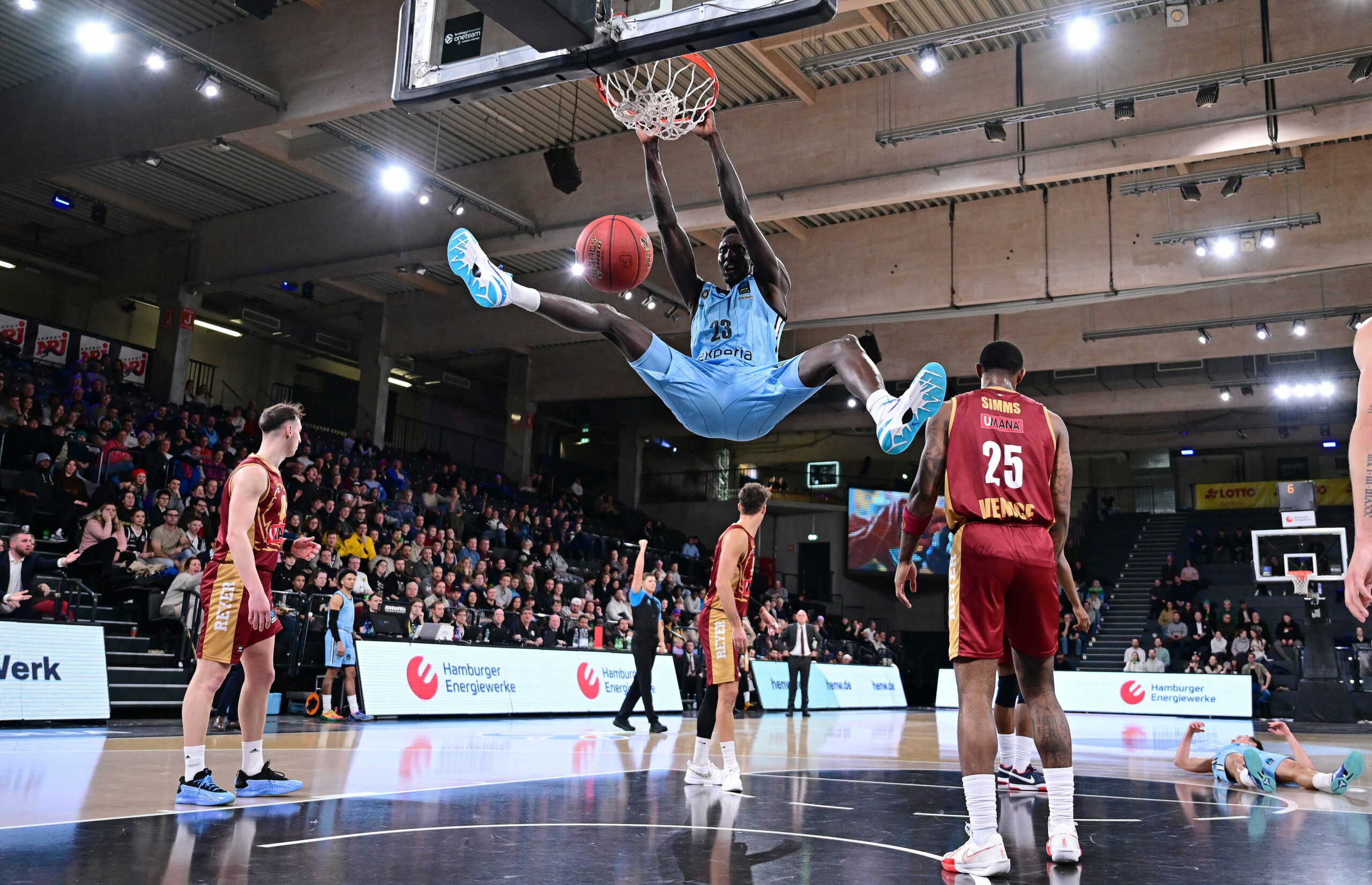 Im Eurocup gegen Valencia gelang Kur Kuath ein spektakulärer Dunk.