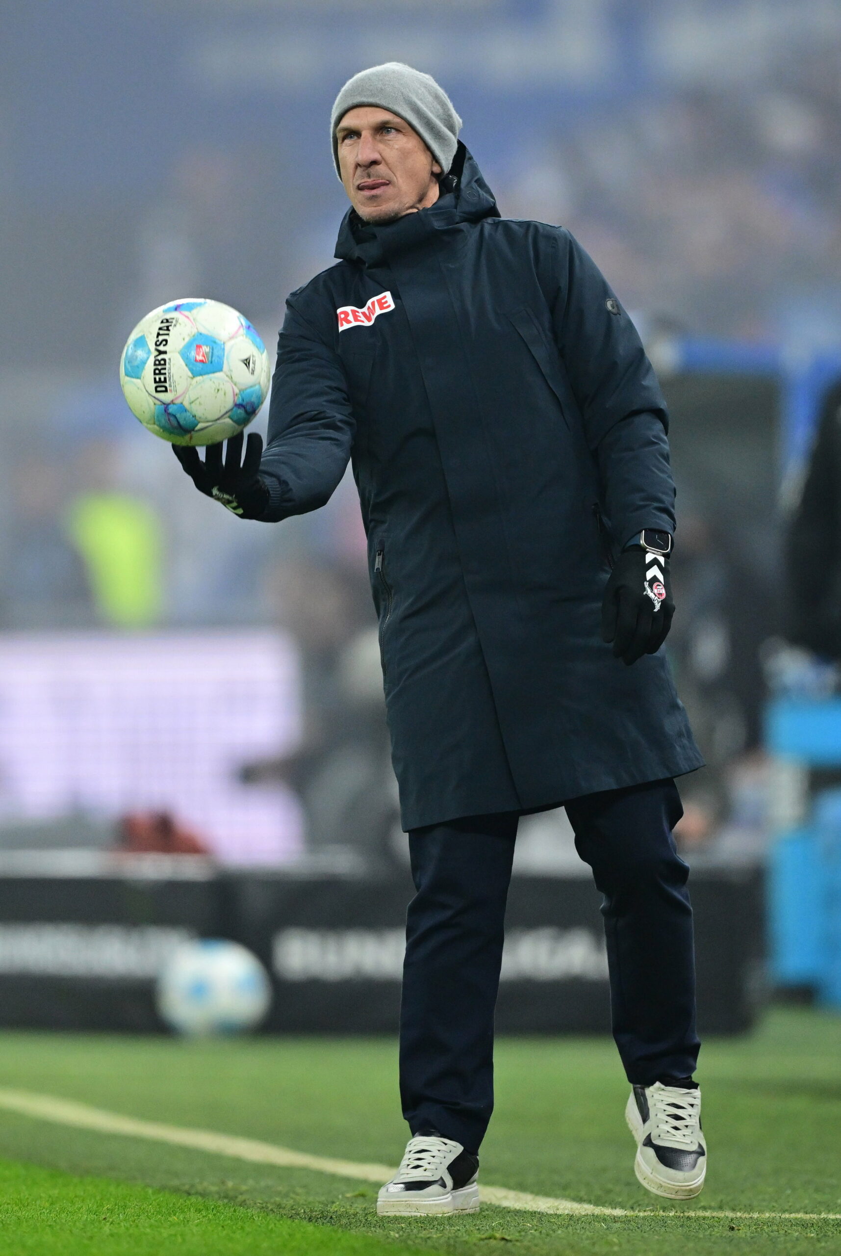 Kölns Trainer Gerhard Struber im Volksparkstadion