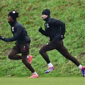 Romeo Aigbekaen und Connor Metcalfe beim Lauftraining