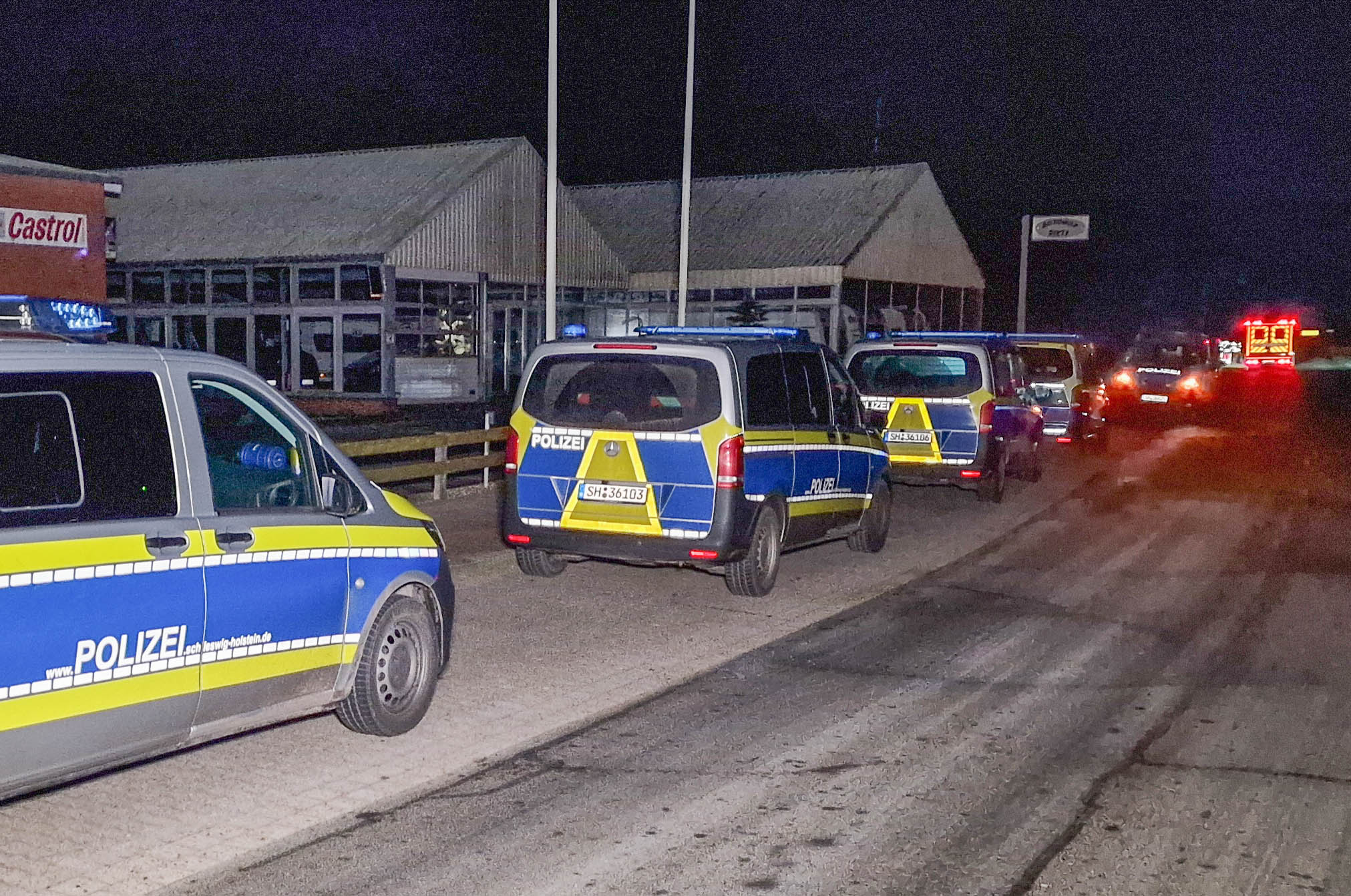 Schüsse und Hilfeschreie in Haus in St. Michaelisdonn – Großeinsatz der Polizei