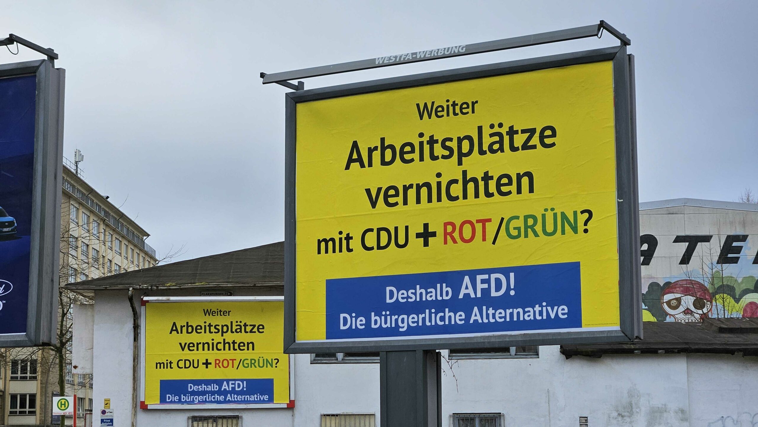 Gelbe Plakate „Weiter Arbeitsplätze vernichten“