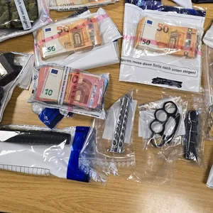 Drogenrazzia im Alten Land und Hamburg: Waffen viel Bargeld und Goldmünzen gefunden – Tatverdächtige kam vor den Haftrichter