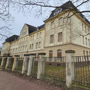 Die ehemalige Kaserne an der Notkestraße steht bereit seit Jahren leer.