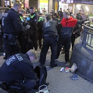 Kontrolle am Hauptbahnhof: Fast 600 Personen durchsucht – mehrere Messer sichergestellt