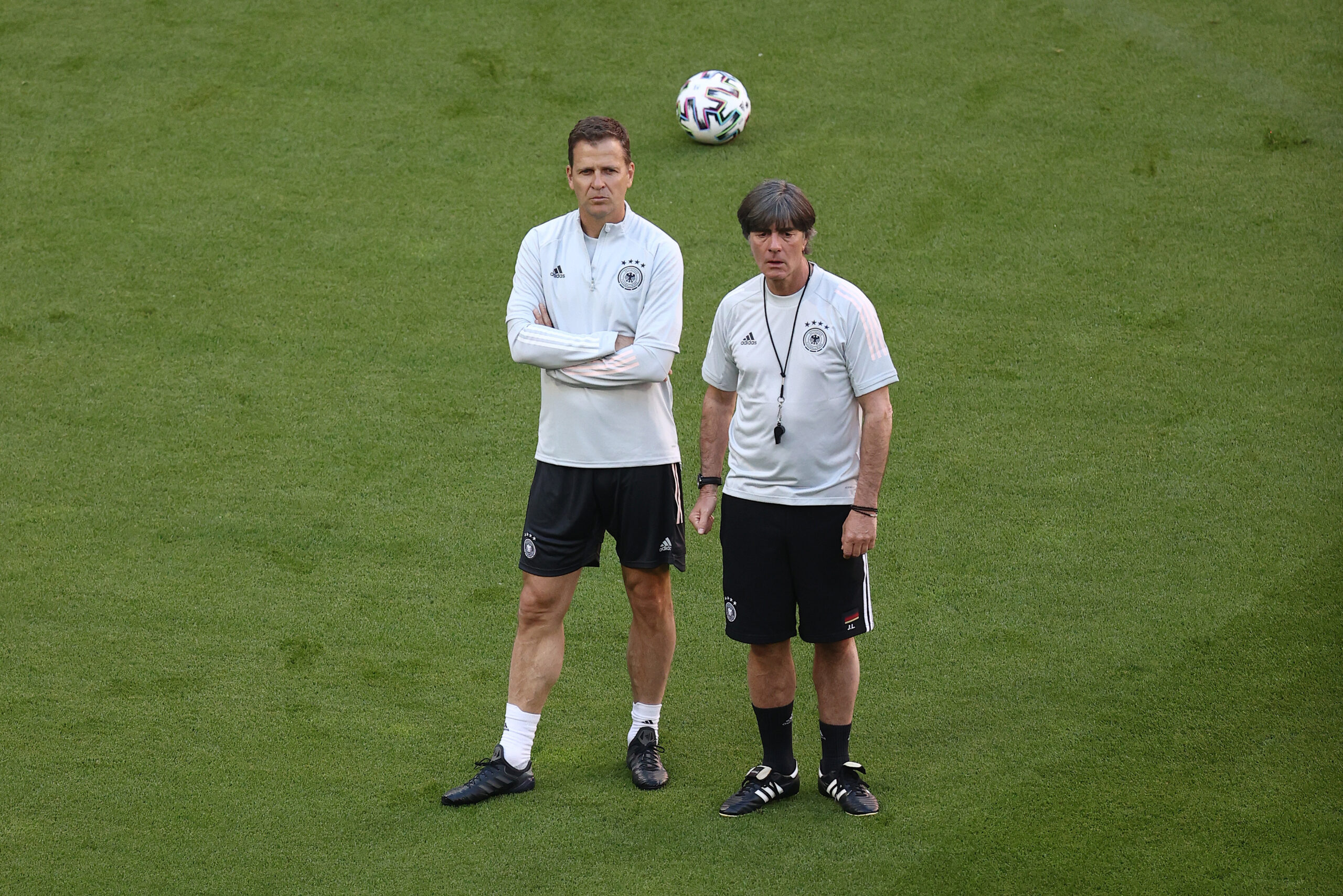 Oliver Bierhoff und Joachim Löw auf dem Trainingsplatz