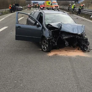 Dem Skoda wurde bei dem Unfall auf der A26 nahe Hamburg der Motorblock herausgerissen.