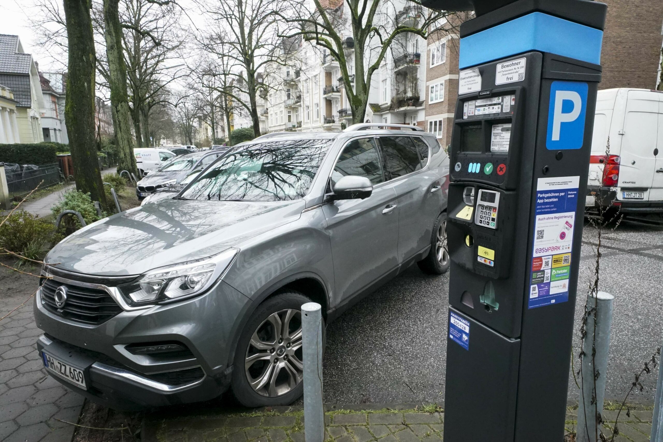 Die CDU hat nachgefragt, wie viel Geld die Stadt Hamburg im Jahr 2024 mit Parkgebühren eingenommen hat.