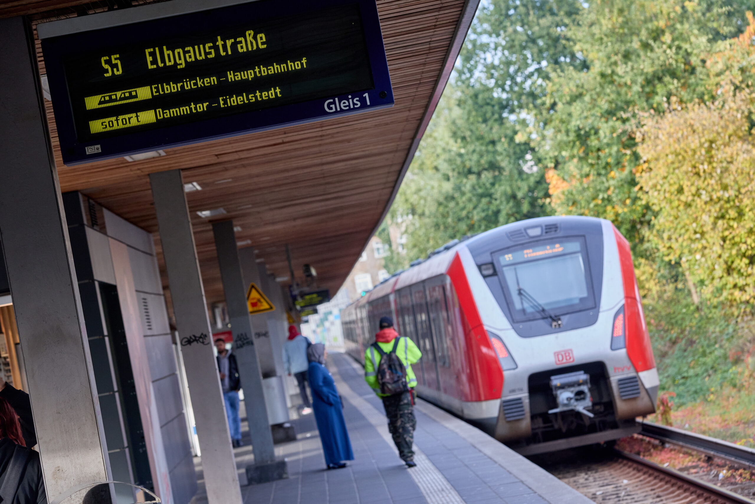 Eine S-Bahn der Linie S5 (Archivbild).