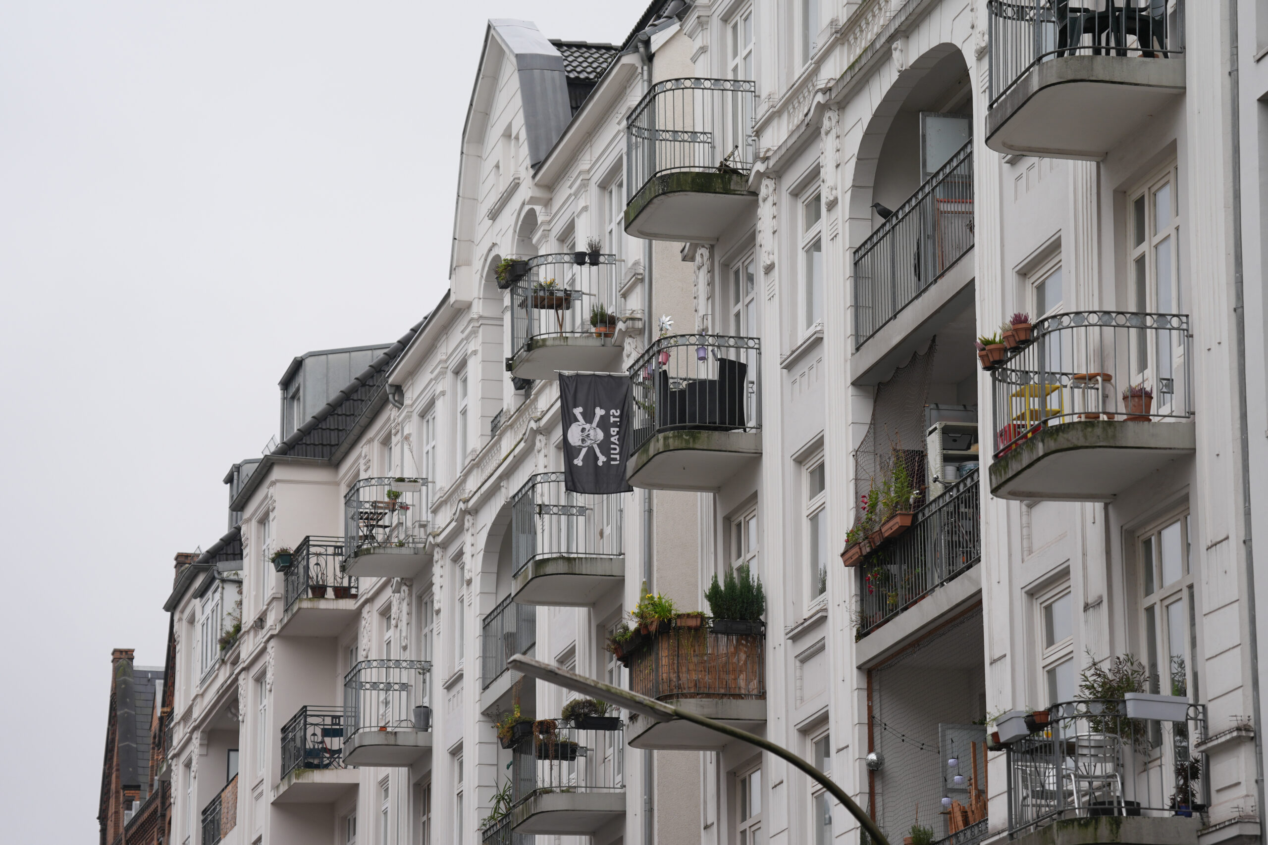 Ein renovierter Altbau auf St. Pauli – den zum Schnäppchenpreis zu finden, dürfte weiterhin nahezu unmöglich sein.