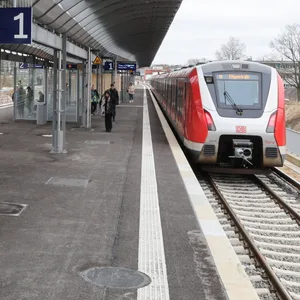 Am Freitag wurde die S-Bahn-Station nach über zwei Jahren wiedereröffnet.