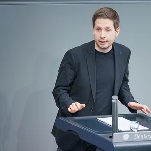Kevin Kühnert, ehemaliger SPD- Generalsekretär, spricht im Bundestag in der Generaldebatte zur „Situation in Deutschland”.