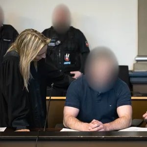 Prozess gegen wegen Mordserie angeklagtem Soldaten