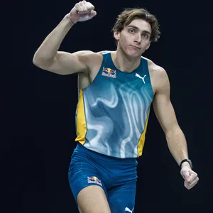 Armand Duplantis ballt die Faust