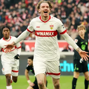 Nick Woltemade jubelt gegen Wolfsburg