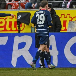 HSV-Profi Emir Sahiti verlässt den Platz