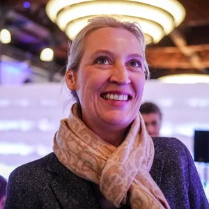 Alice Weidel, Bundes- und Fraktionsvorsitzende der AfD, kommt bei der ARD-Sendung „Wahlarena“ an.