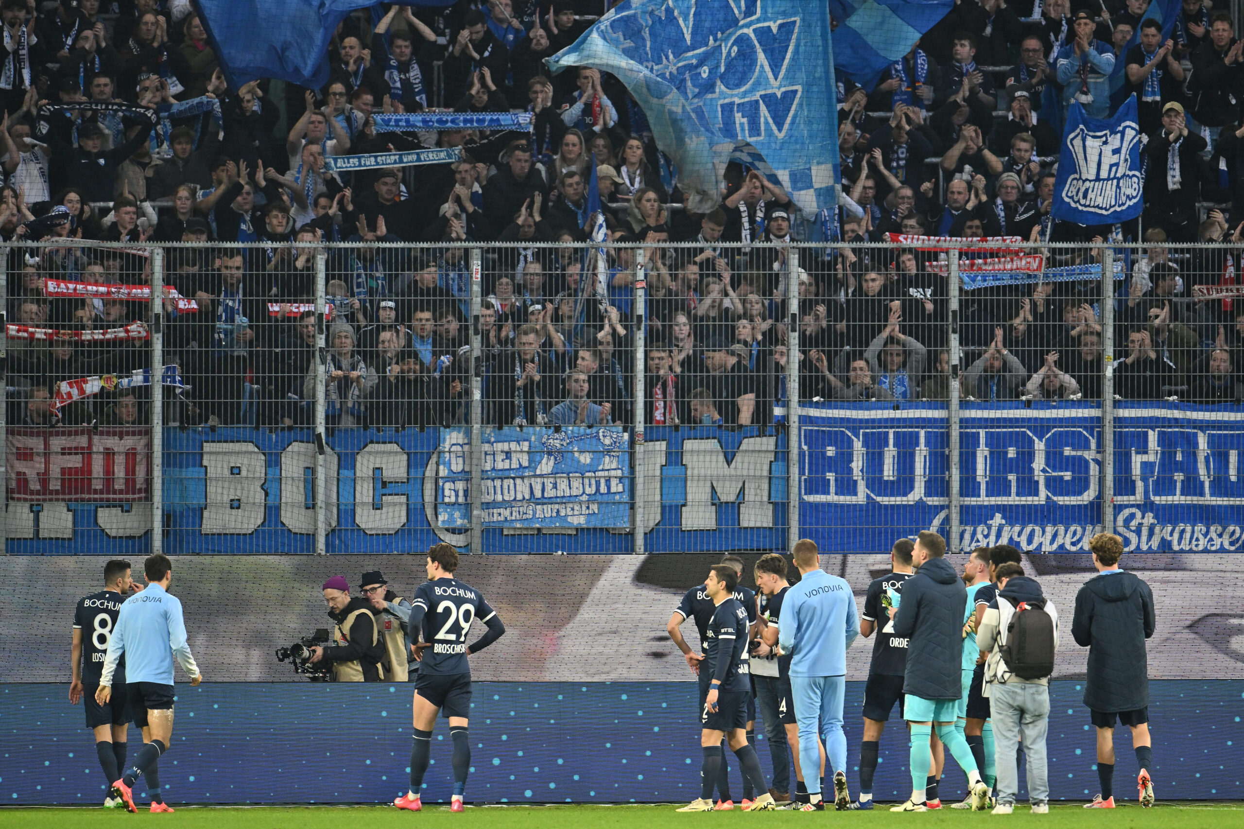 Bochum Fans bejubeln ihre Mannschaft