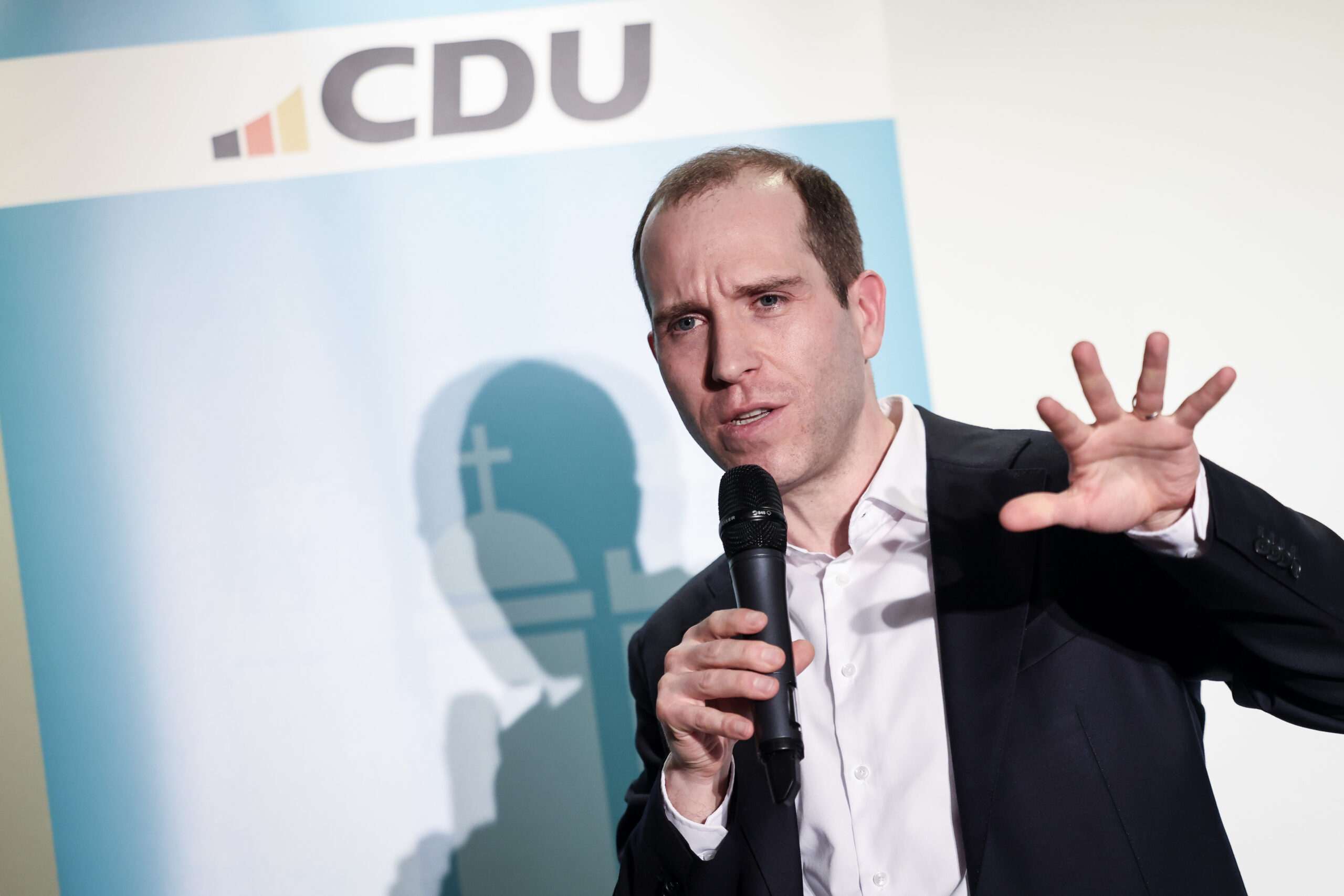 Dennis Thering, Fraktionsvorsitzender der CDU in der Hamburgischen Bürgerschaft, bei einer Wahlkampfveranstaltung im Emporio Tower.