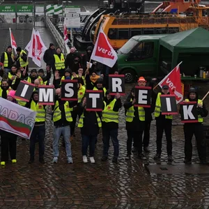 Unter anderem die Belegschaft der Hadag ist zum Streik aufgerufen.