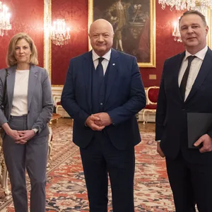 Drei Mitte-Parteien bilden Koalition in Österreich