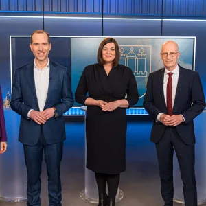 Katharina Fegebank (Bündnis 90/Die Grünen), Dennis Thering (CDU) und Peter Tschentscher (SPD) bei einer Diskussion vor der Wahl.