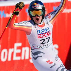 Emma Aicher jubelt über Platz zwei in der Abfahrt von Kvitfjell.