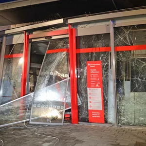 Die Bankfiliale wurde bei dem Anschlag völlig zerstört.