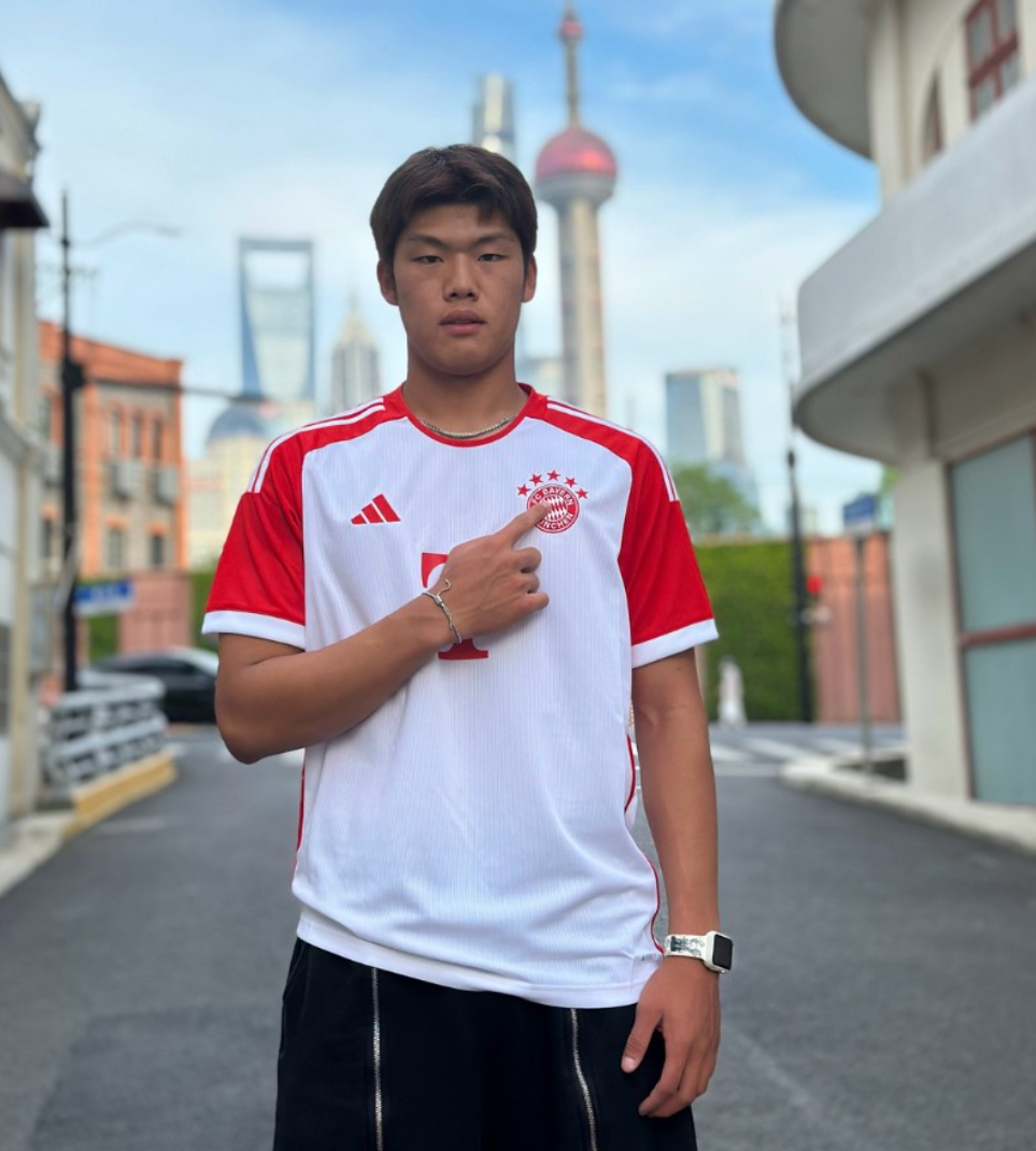 Guo Jiaxuan im Trikot des FC Bayern