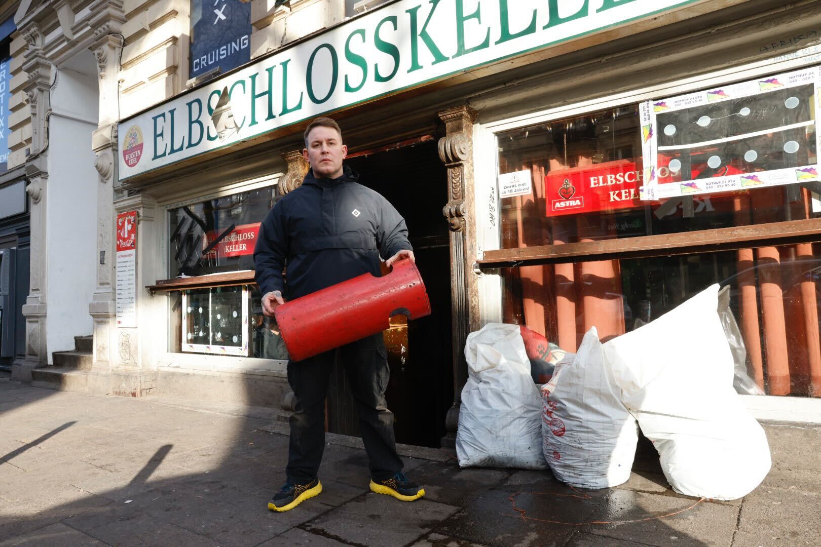 Daniel Schmidt vor dem Elbschlosskeller