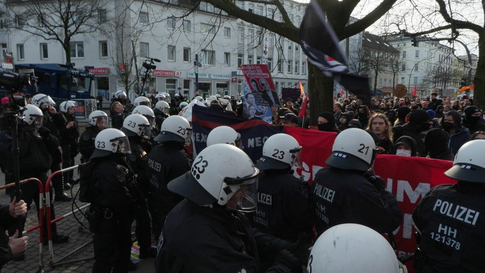 Gegendemonstration gegen die AfD-Veranstaltung in der Friedrich-Ebert-Halle in Hamburg-Heimfeld.