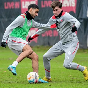 Elias Saad und Connor Metcalfe im St. Pauli-Training