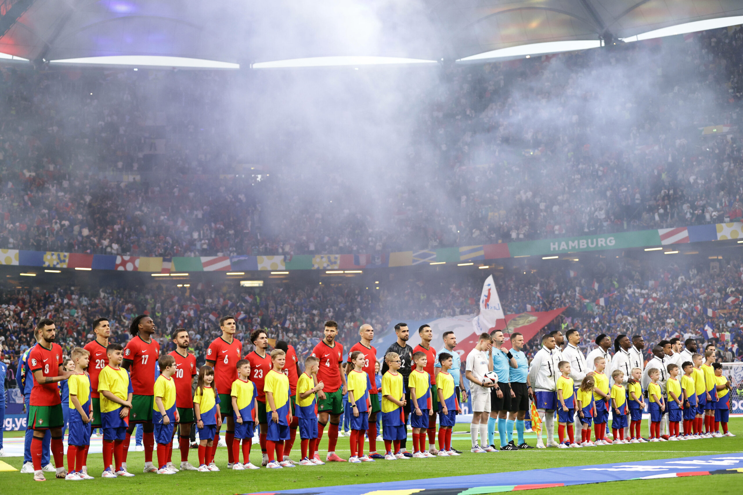 EM-Spiel Frankreich-Portugal im Volksparkstadion