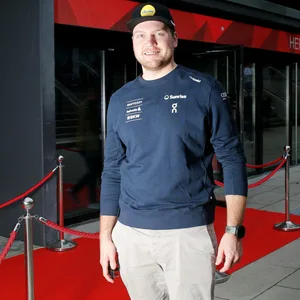 Niels Hintermann lächelt