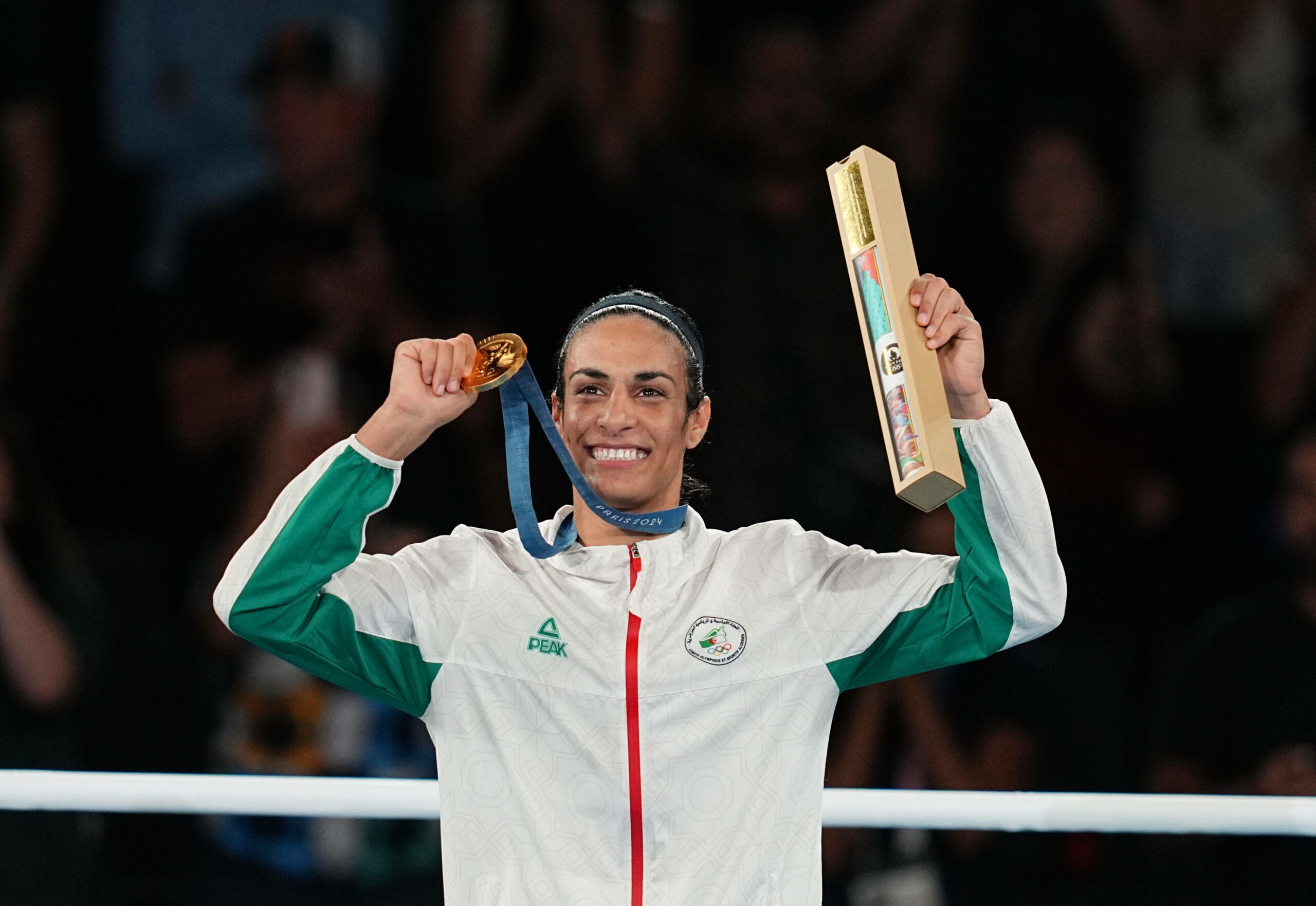Imane Khelif jubelt bei den Olympischen Spielen